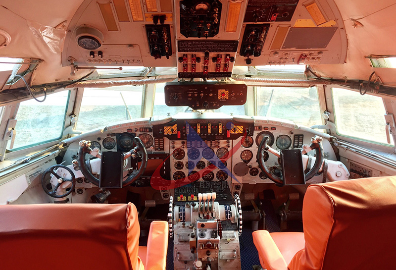 伊爾18飛機駕駛艙改造